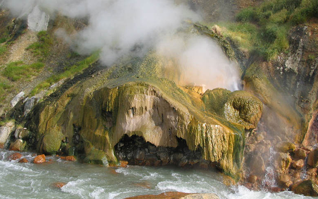 Du lịch Nga - Khám phá thung lũng Geysers kì ảo nhất tại Nga